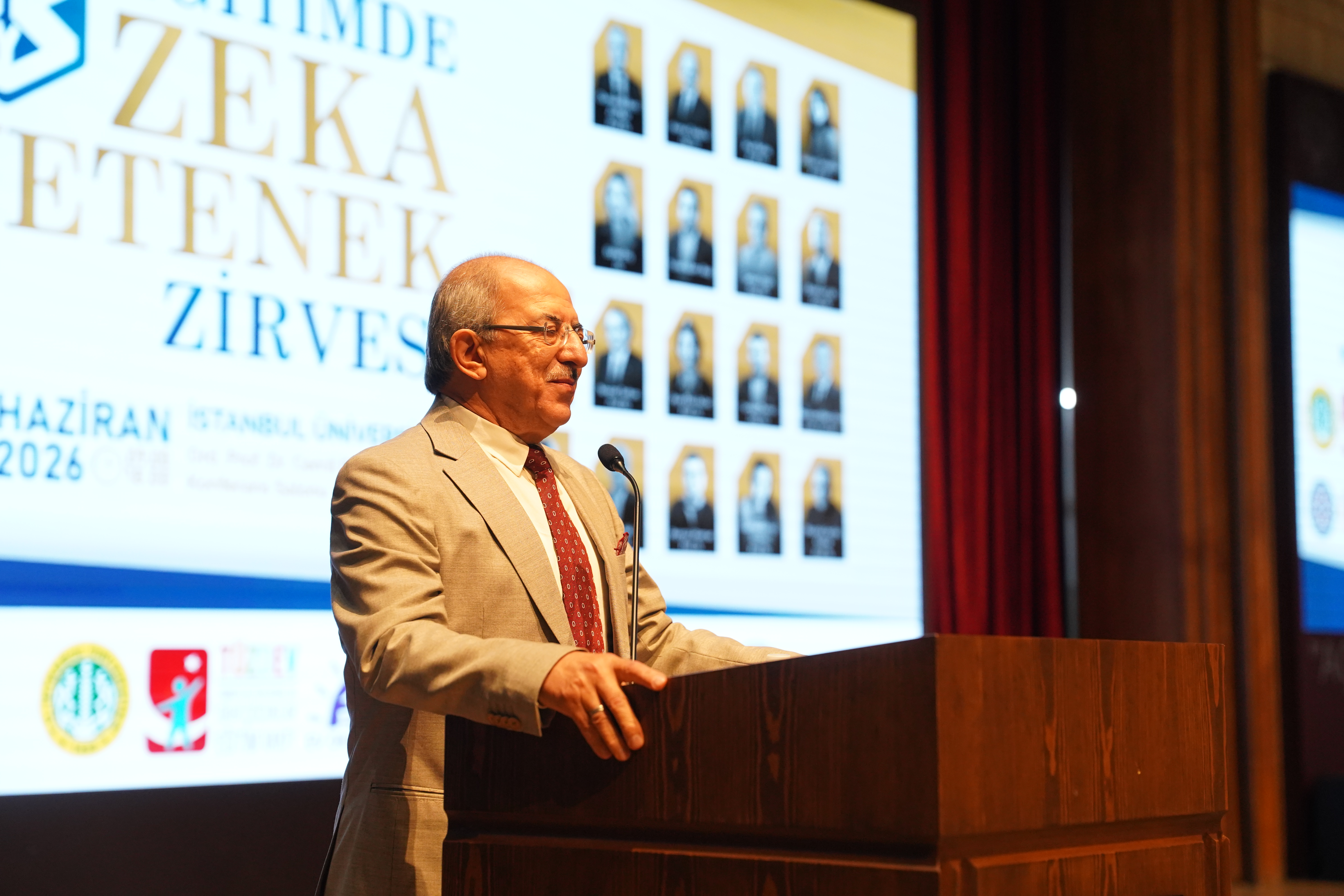 İstanbul Üniversitesi  "Eğitimde Zeka ve Yetenek Zirvesi"